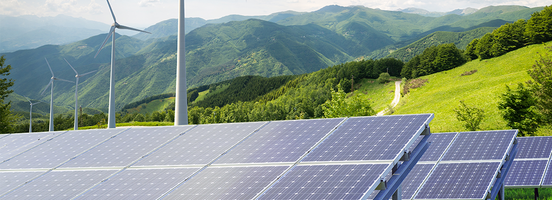 Solar Anlage und Windmühlen